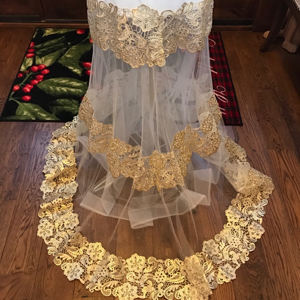 🔥Terani Ivory & Gold Lace Mermaid Gown! NEW!!! - Picture 6 of 8